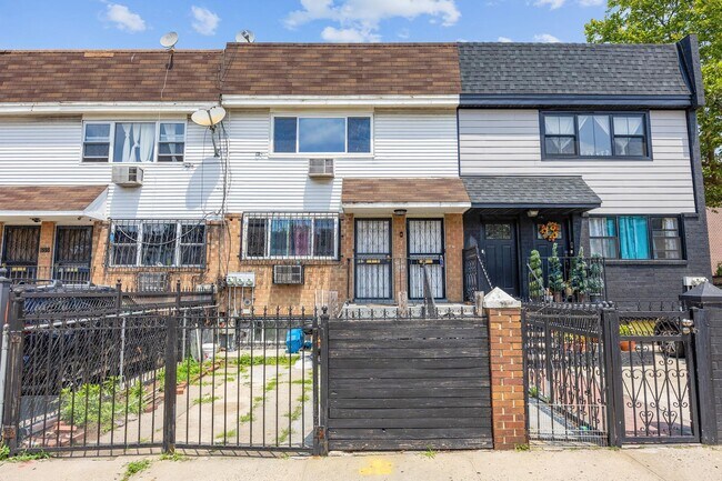 Building Photo - 657 Evergreen Ave