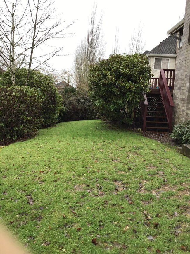 Building Photo - For Rent - Exceptional Murrayhill Location...
