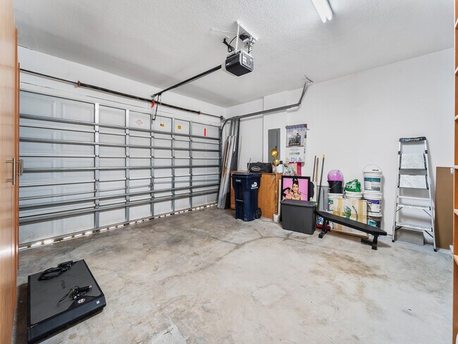 Building Photo - 14815 SW 28 Ln