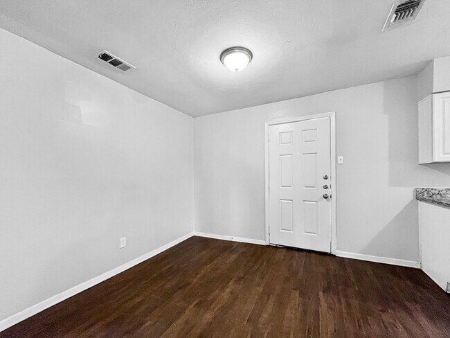 Building Photo - Coming Soon! 4 BR/1BA | Newly Renovated Single Family Home | New Upgrades & Spacious Yard|In Mesq...
