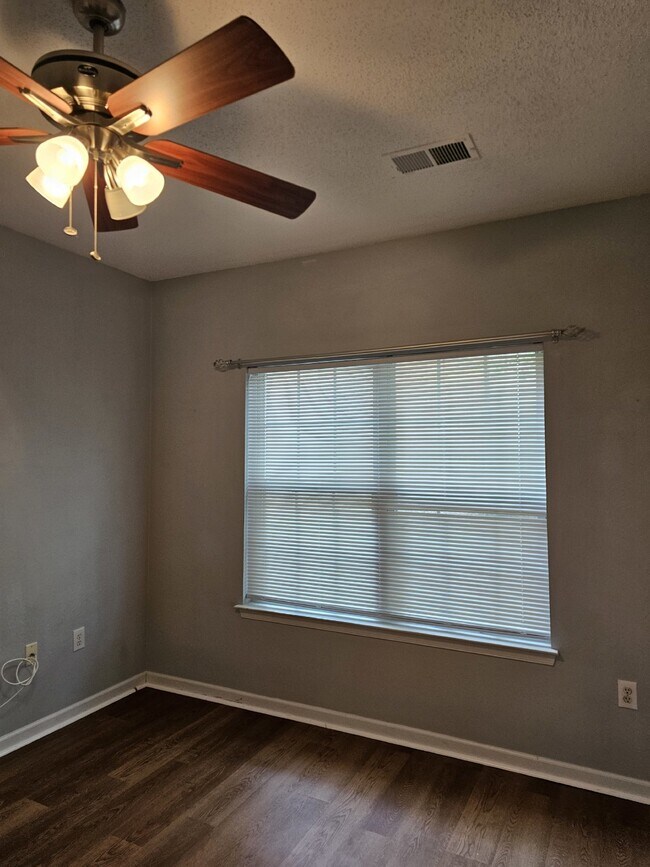Building Photo - The Links Apartment Available