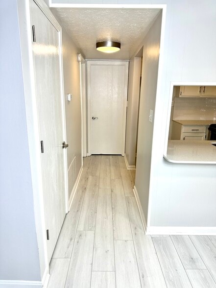 Building Photo - 124 S Sherrin Ave