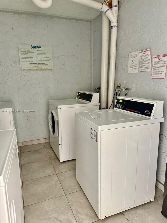 Building Photo - 1801 S Treasure Dr