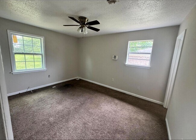 Building Photo - Charming 4-Bedroom Home in a Great Neighborhood with a Spacious Yard!