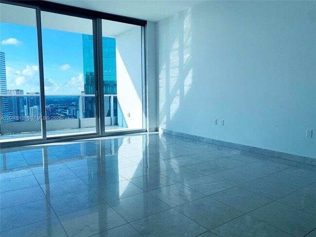 Building Photo - 200 Biscayne Blvd Way