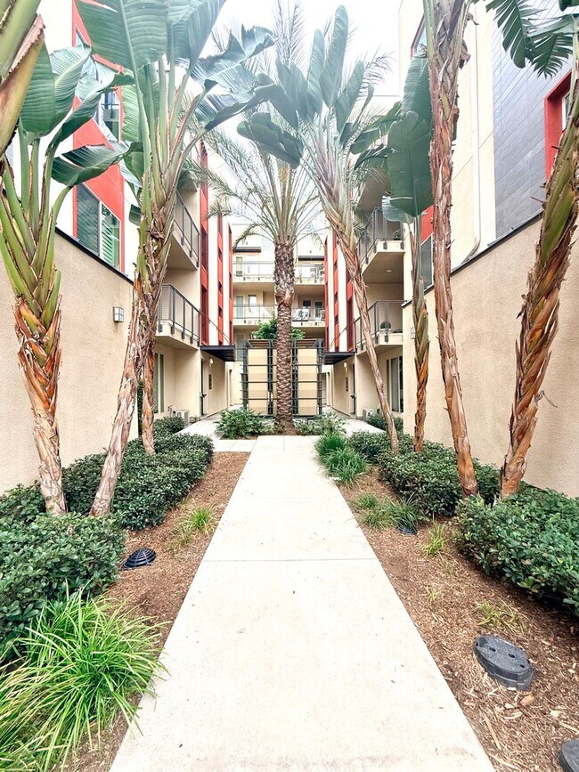 Primary Photo - Newer 2 bedroom 2 bath luxury SMART HOME c...