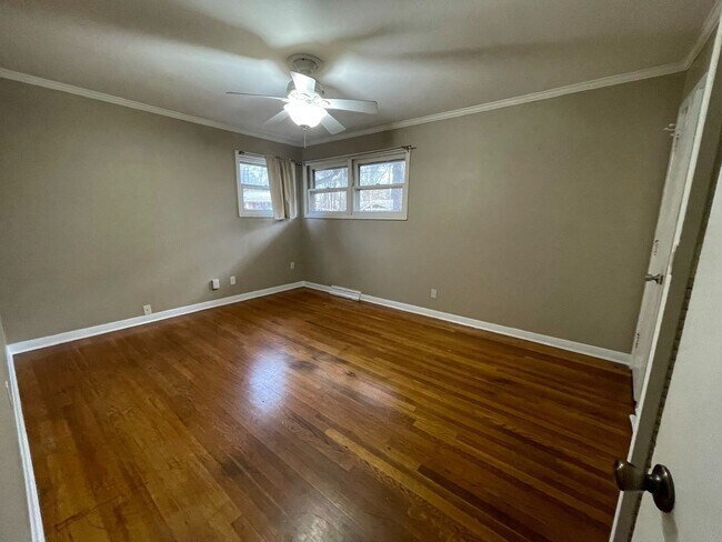 Building Photo - Large Duplex home with giant deck, parking, in quiet neighborhood, Available in June