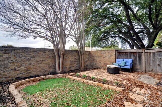 Building Photo - 3024 Hulen Ct