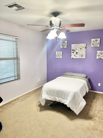 Building Photo - 6518 S 71st Dr