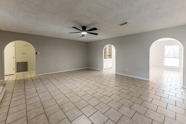 Building Photo - 1914 Rosewood Ln