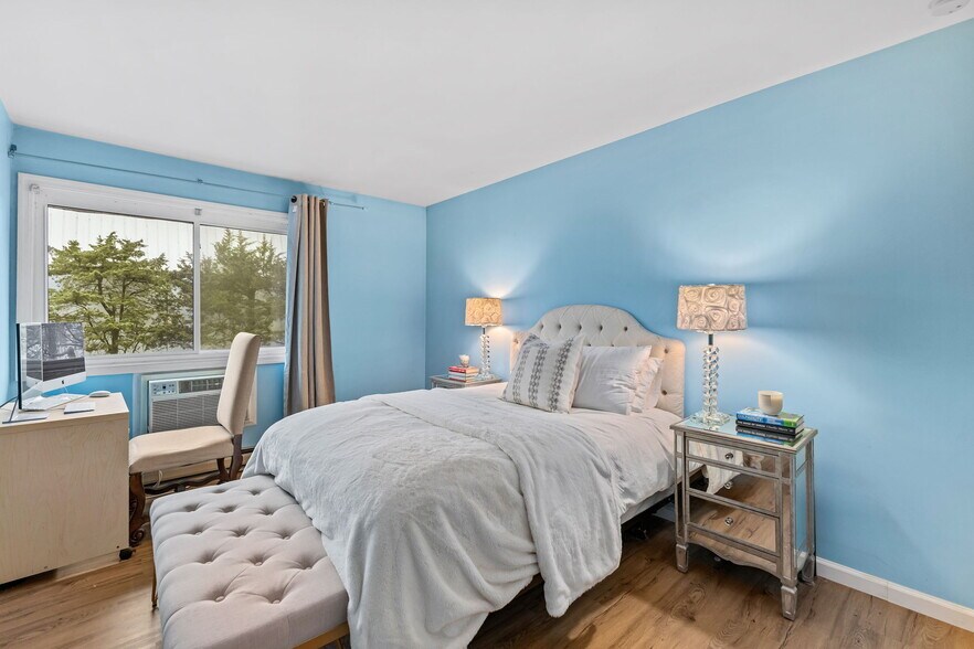 Building Photo - 22 Radio Pl