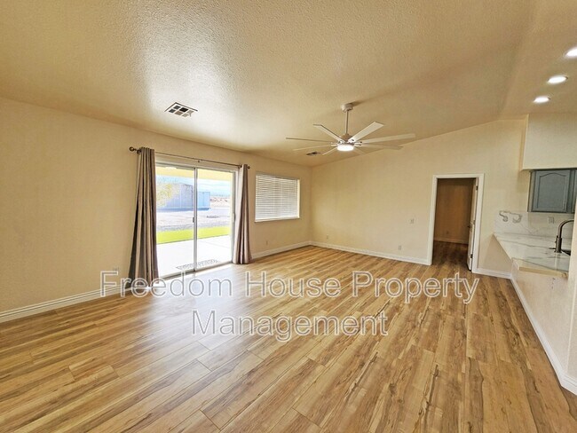 Building Photo - 3741 Malibou Ave