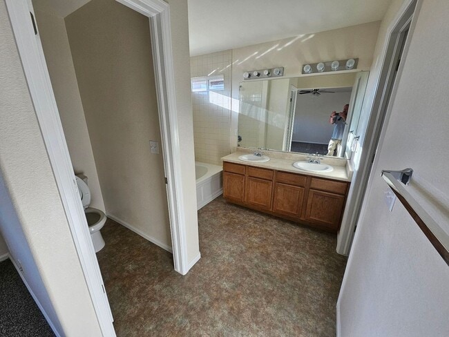 Building Photo - Beautiful 4 bedroom home available in Peyton!