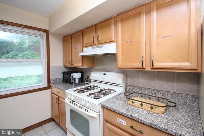 Building Photo - 2734 W Country Club Rd