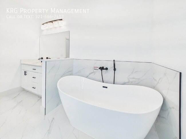 Building Photo - 16985 SW 40th Cir