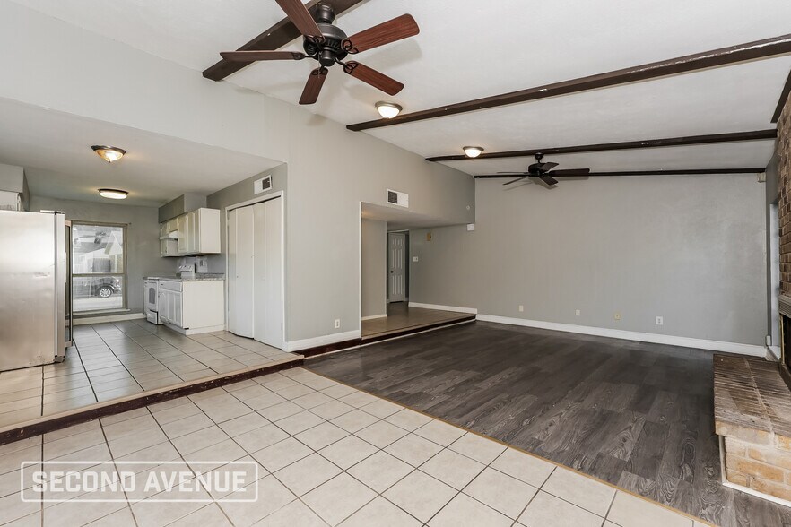 Building Photo - 7525 Ashcrest Ln