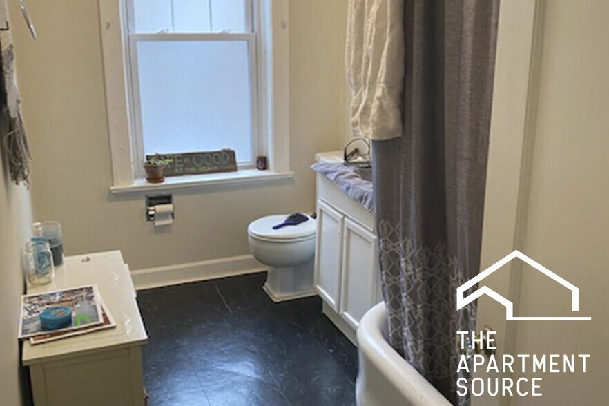 Building Photo - 329 Kedzie St