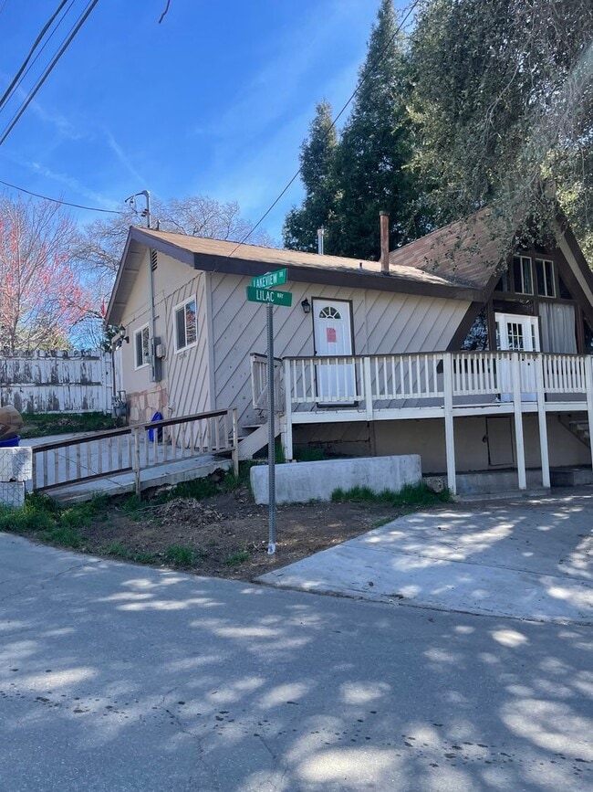 Building Photo - Minutes from Lake Arrowhead!