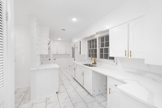 Building Photo - Recently renovated home in Whitehaven