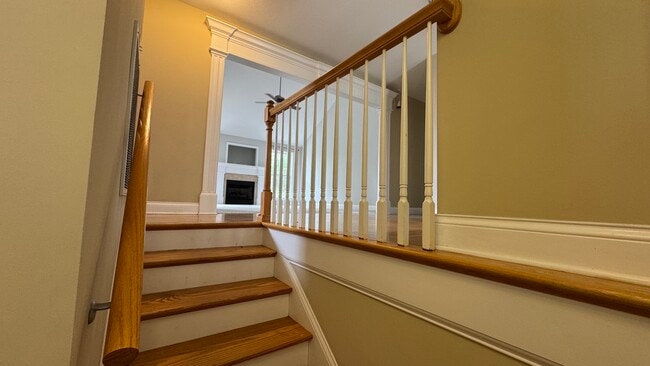 Building Photo - 5685 Hyacinth Ln