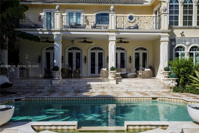 Building Photo - 5801 Pine Tree Dr