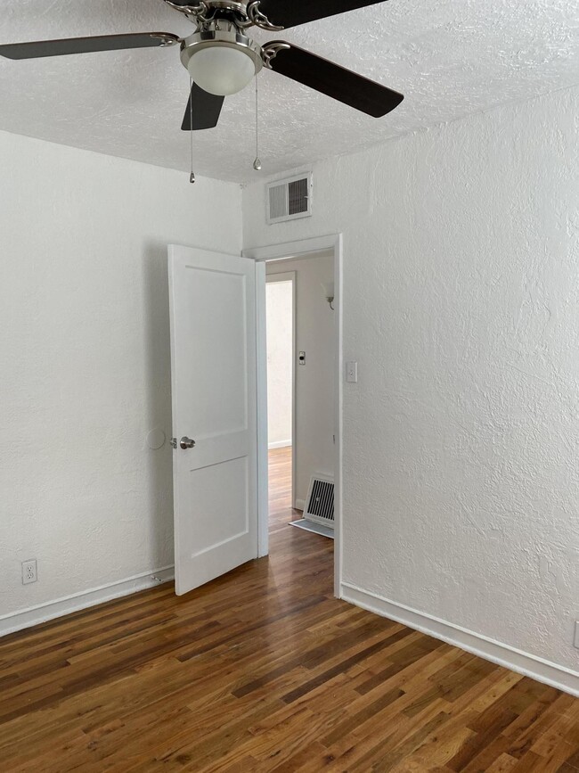 Building Photo - 613 Olson St