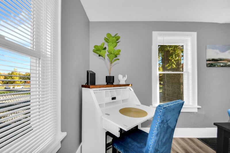 Building Photo - 207 New York St