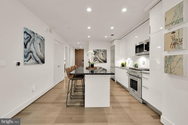 Building Photo - 45 Sutton Square SW