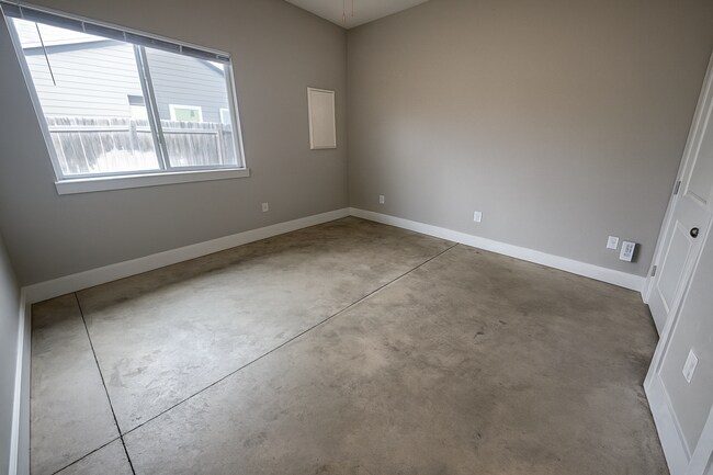 Building Photo - 2518/20 W 55th