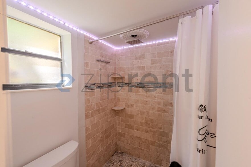 Building Photo - Unit C110