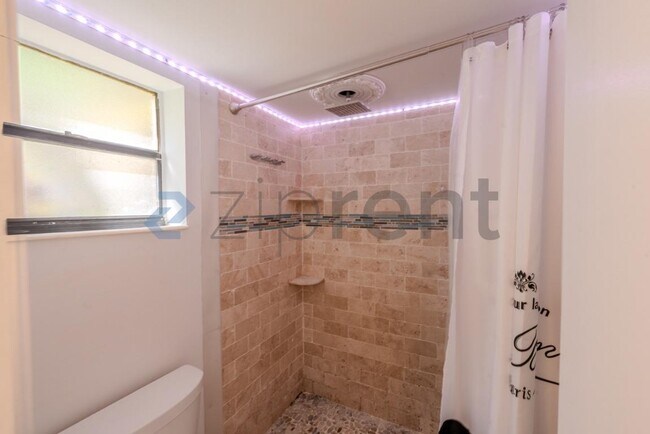 Building Photo - Unit C110
