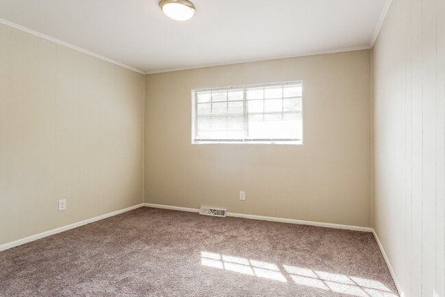 Building Photo - 2165 Circle Dr