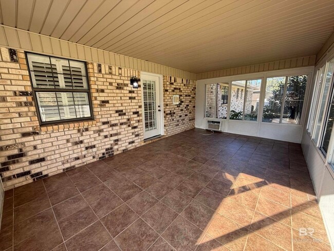 Building Photo - 22022 Nelson St