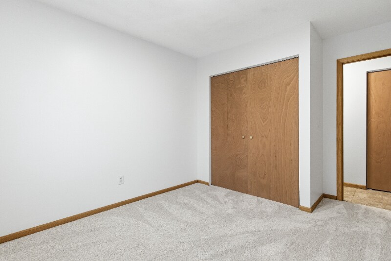 Building Photo - 1100 69th Ave N