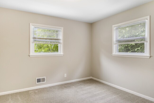 Building Photo - 147 S Grand Ave