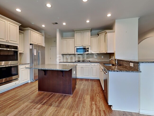 Building Photo - 614 Redbud Ln