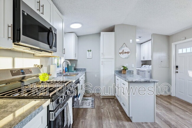 Building Photo - 437 Riverfront Dr