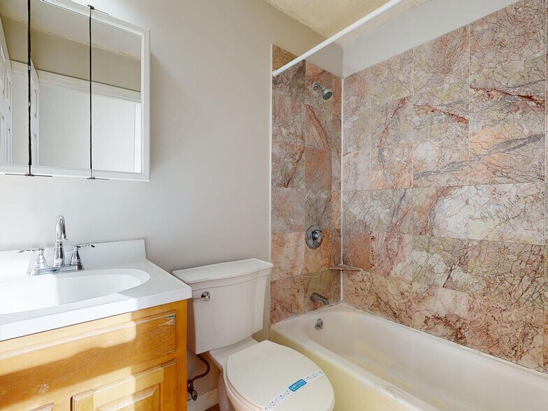 Building Photo - 329 Paris St