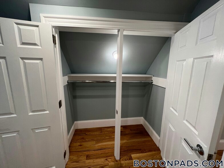 Building Photo - 158 Morrison Ave