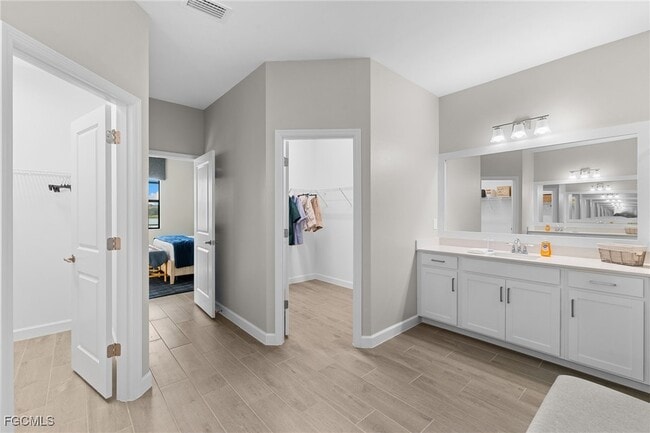 Building Photo - 10575 Timber Creek Dr