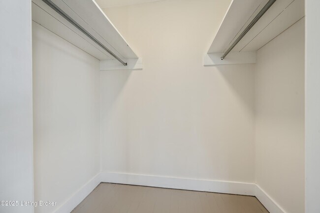 Building Photo - 1704 Rosewood Ave