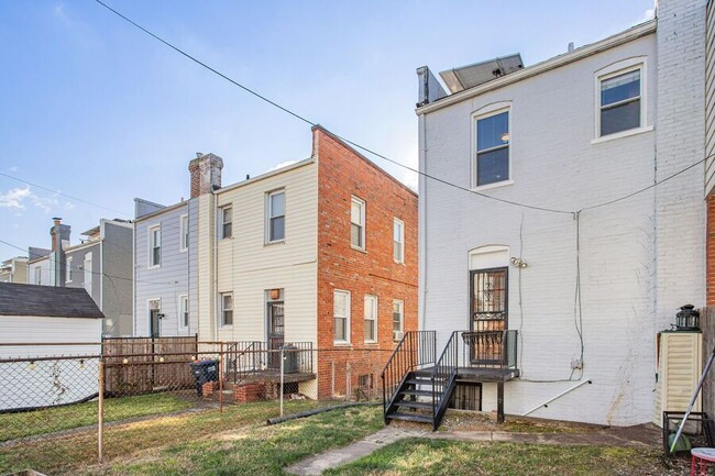 Building Photo - Beautiful Brightwood Park Abode with Solar...