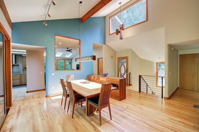 Building Photo - 4bd/3ba Sammamish House
