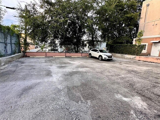 Building Photo - 1629 SW 3rd St