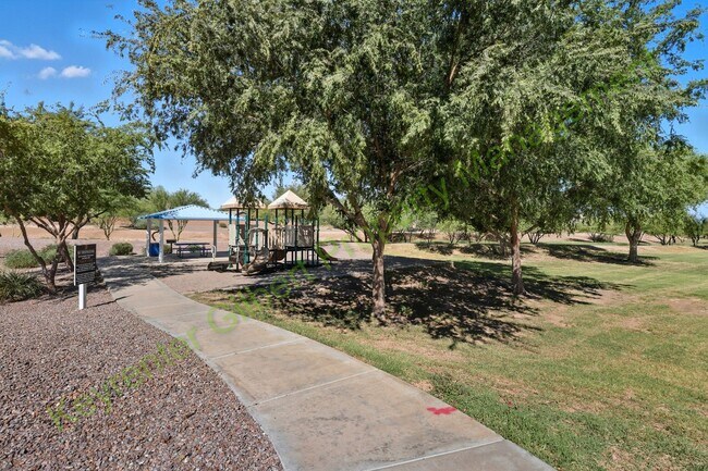 Building Photo - 5 bed / 2.5 bath Home in the San Tan Heigh...