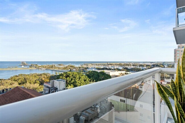 Building Photo - 176 4th Ave NE