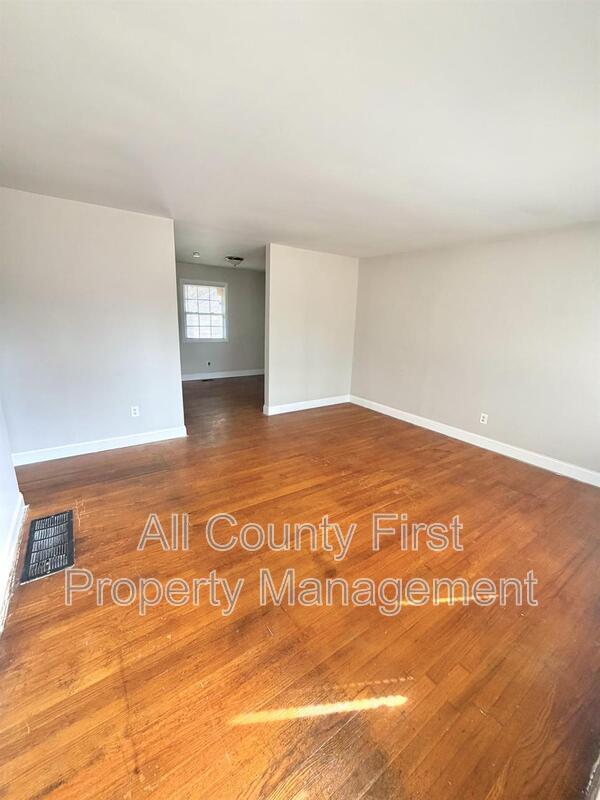 Building Photo - 3236 Renault Rd SE