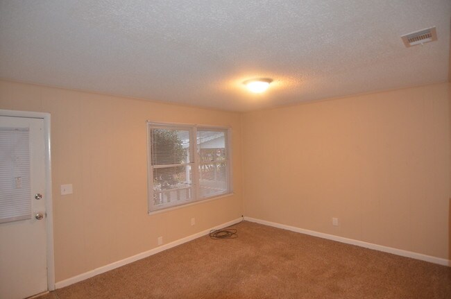 Building Photo - Charming Conrex Home Available Today!