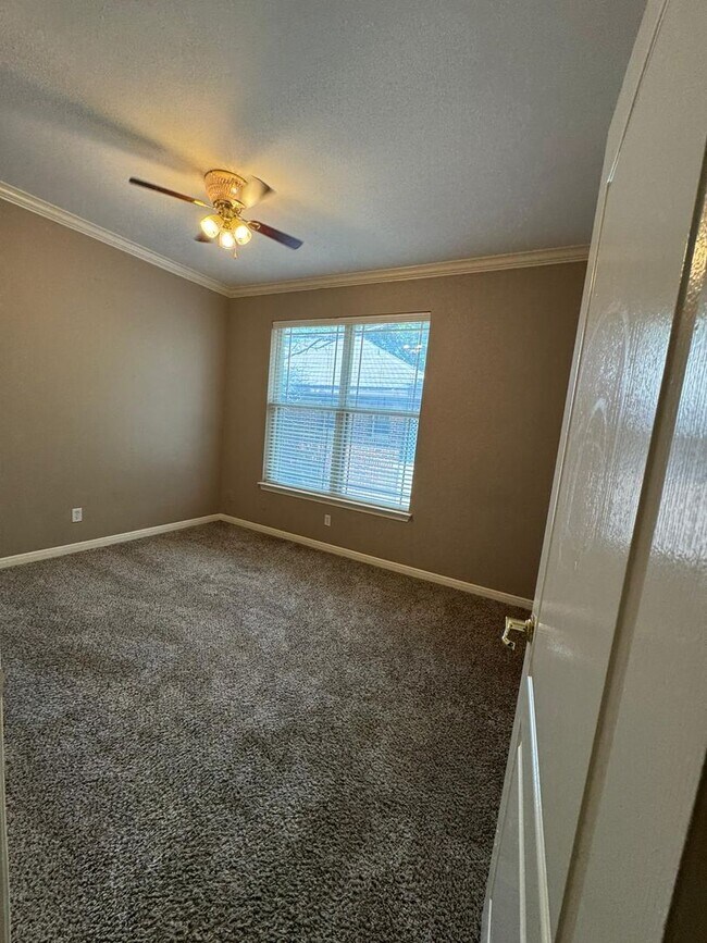 Building Photo - 524 Alcalde St