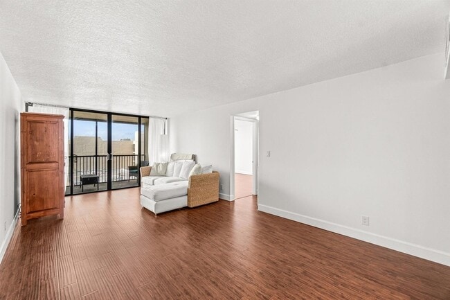 Building Photo - 15 Royal Palm Way